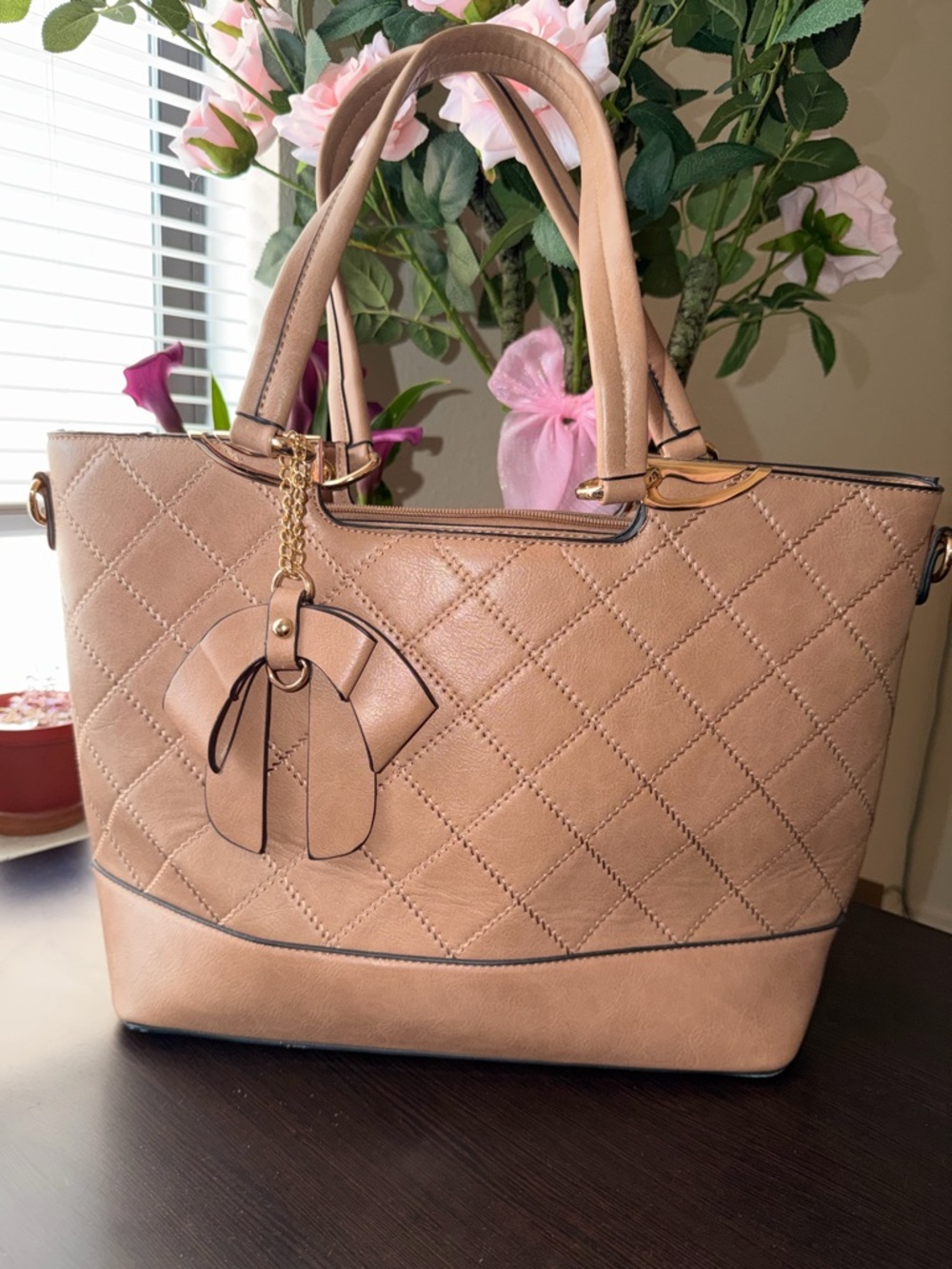 Quilted Tote Handbag with bow - Beige